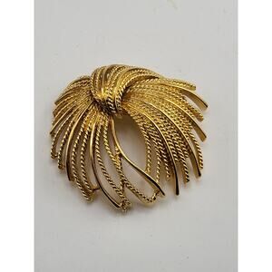 Vintage Monet Gold Tone Swirl Rope Ribbon Brooch Pin 1960s Signed